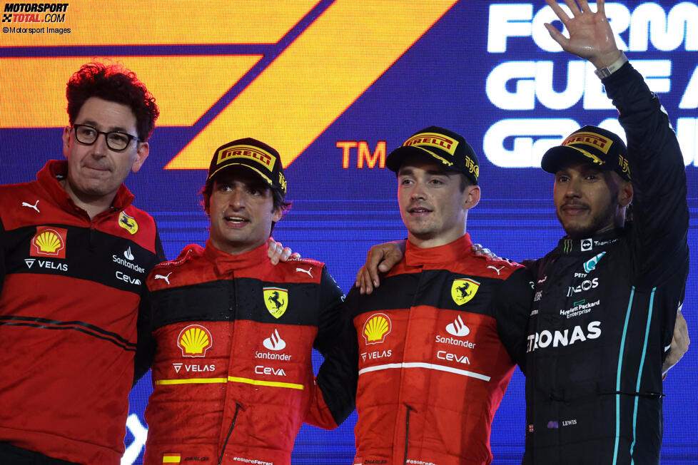 Mattia Binotto, Carlos Sainz (Ferrari), Charles Leclerc (Ferrari) und Lewis Hamilton (Mercedes) 