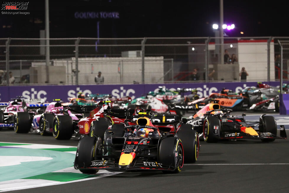 Sergio Perez (Red Bull), Charles Leclerc (Ferrari), Max Verstappen (Red Bull) und Carlos Sainz (Ferrari) 