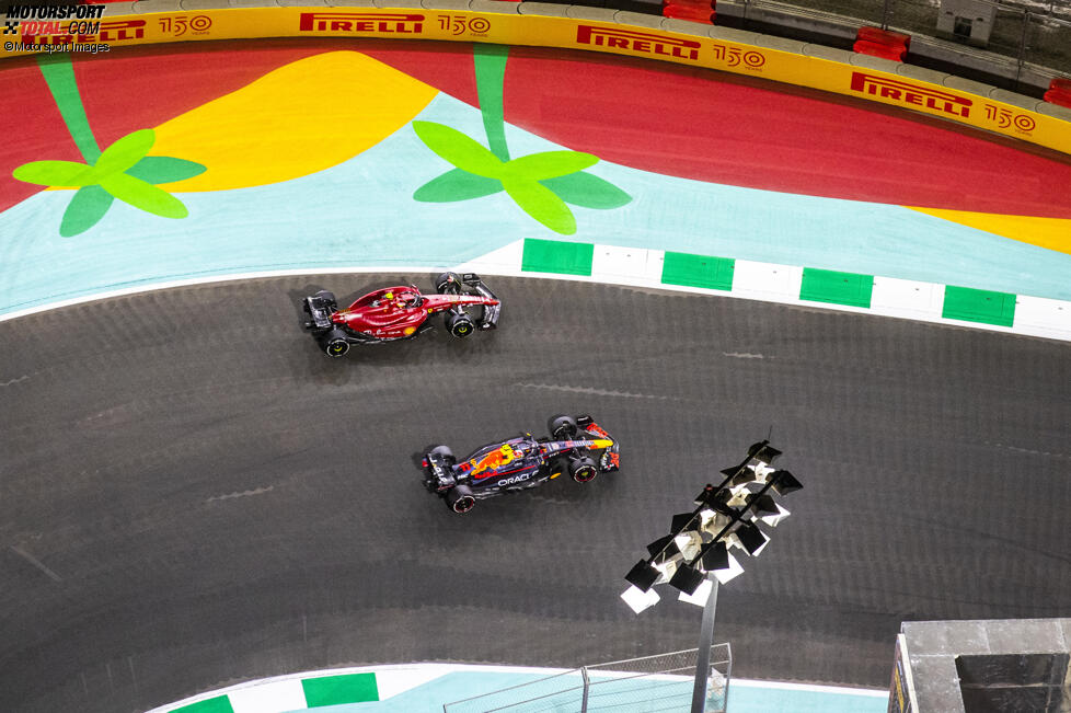 Carlos Sainz (Ferrari) und Sergio Perez (Red Bull) 