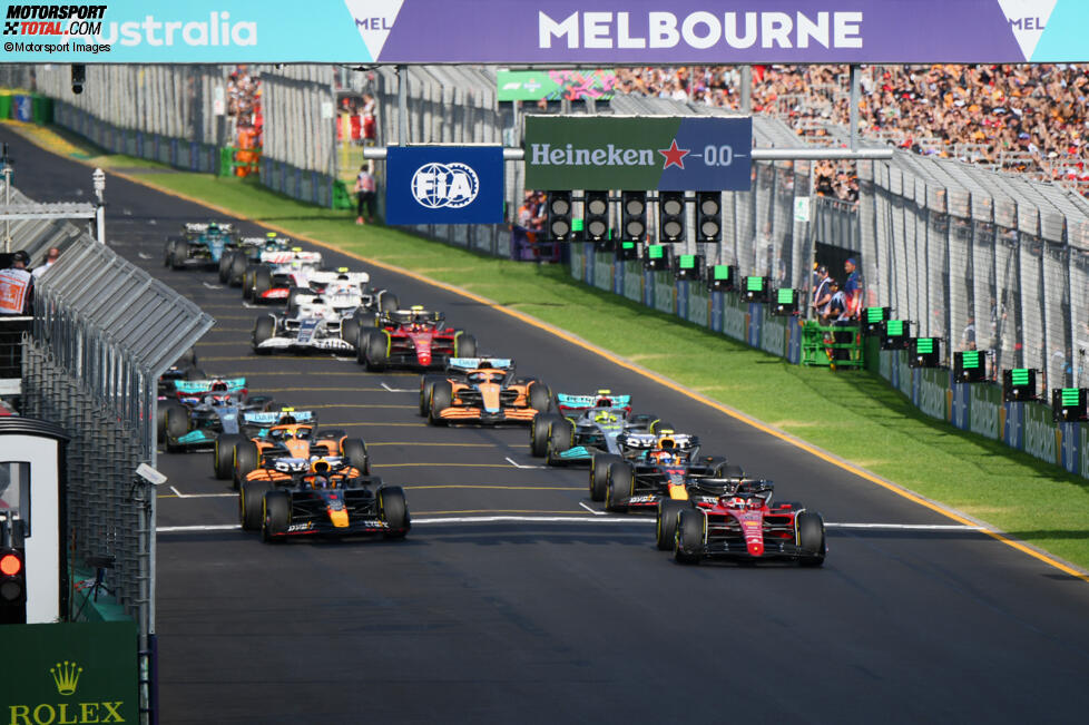 Charles Leclerc (Ferrari) und Max Verstappen (Red Bull) 