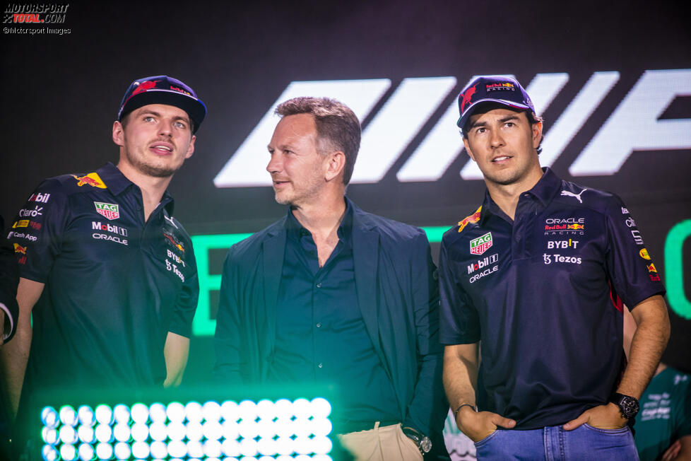 Max Verstappen (Red Bull), Christian Horner und Sergio Perez (Red Bull) 