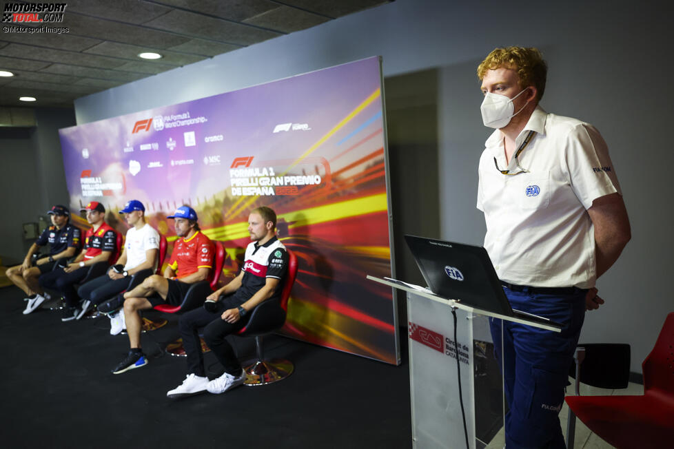 Sergio Perez (Red Bull), Charles Leclerc (Ferrari), Mick Schumacher (Haas), Fernando Alonso (Alpine) und Valtteri Bottas (Alfa Romeo) 