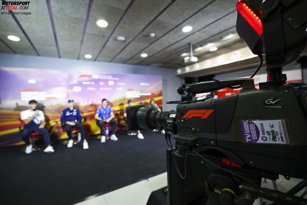 Pierre Gasly (AlphaTauri), Nicholas Latifi (Williams), Esteban Ocon (Alpine), Max Verstappen (Red Bull) und Sebastian Vettel (Aston Martin) 