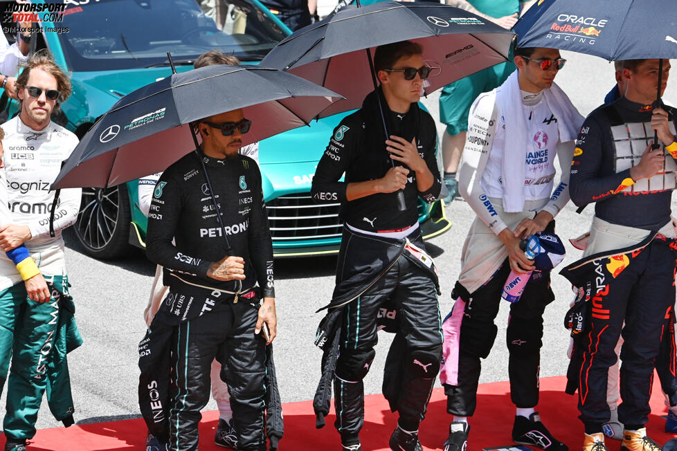 Kevin Magnussen (Haas), Sebastian Vettel (Aston Martin), Lewis Hamilton (Mercedes) und George Russell (Mercedes) 