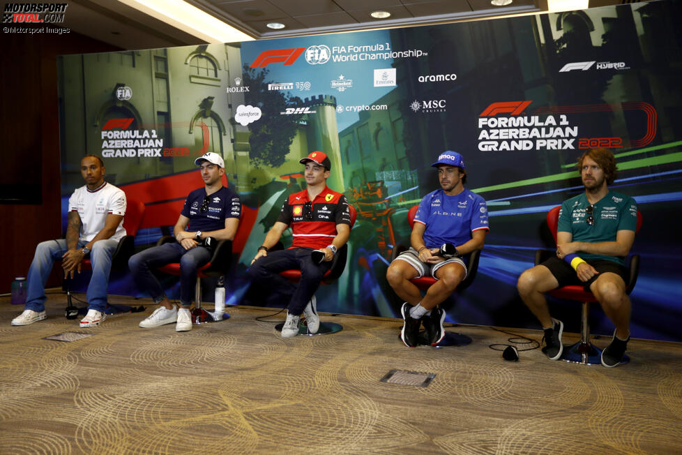Valtteri Bottas (Alfa Romeo), Pierre Gasly (AlphaTauri), Carlos Sainz (Ferrari), Mick Schumacher (Haas) und George Russell (Mercedes) 