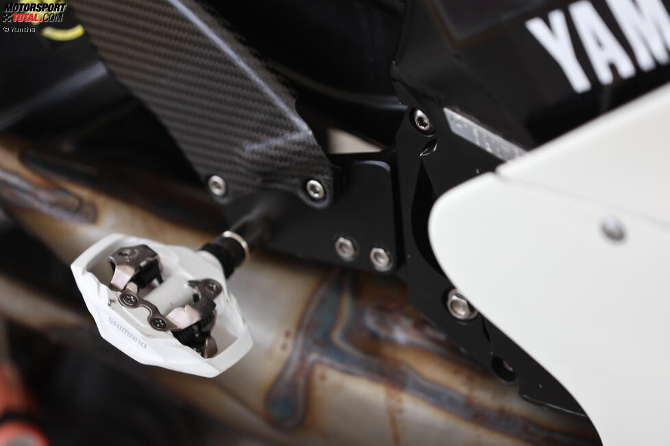 MTB-Klickpedale an der Yamaha YZR500 von Wayne Rainey 