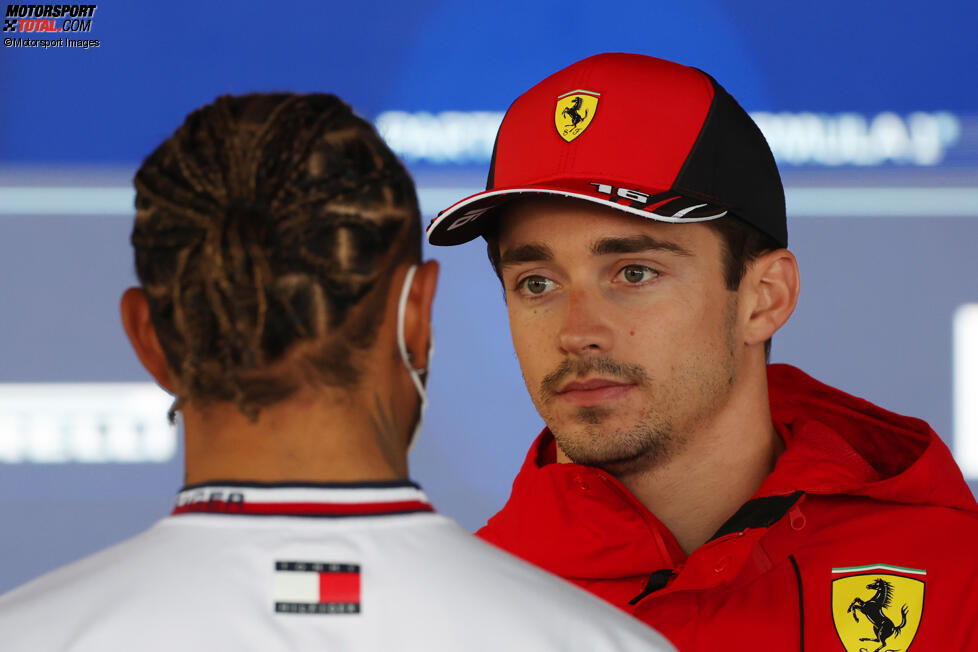 Charles Leclerc (Ferrari) und Lewis Hamilton (Mercedes) 