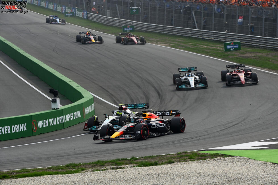 Max Verstappen (Red Bull), Lewis Hamilton (Mercedes), Charles Leclerc (Ferrari), George Russell (Mercedes) und Carlos Sainz (Ferrari) 