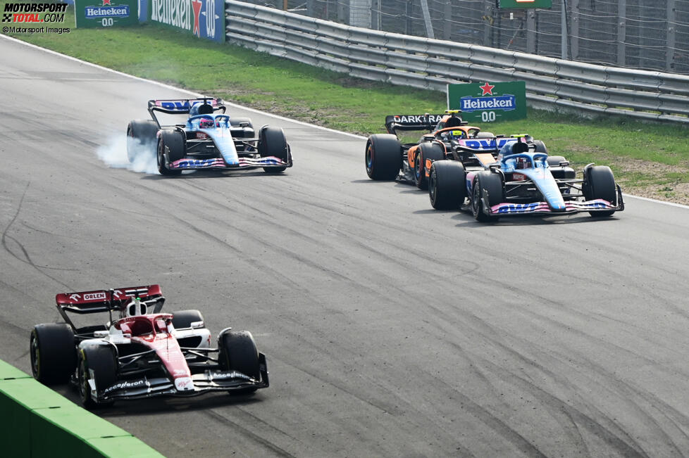 Esteban Ocon (Alpine), Lando Norris (McLaren), Fernando Alonso (Alpine) und Valtteri Bottas (Alfa Romeo) 