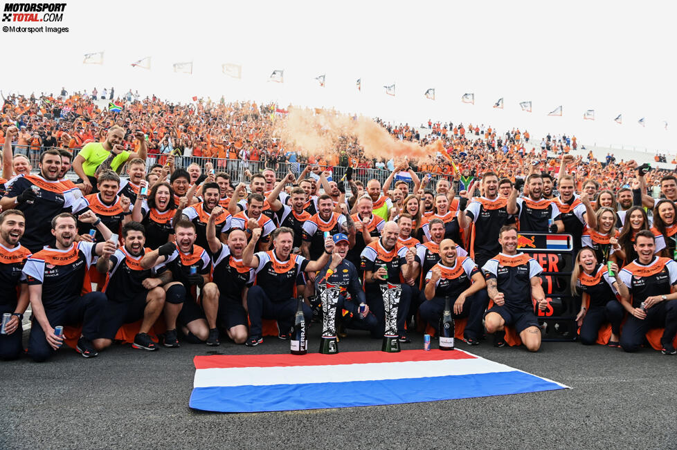 Christian Horner, Max Verstappen (Red Bull) und Adrian Newey 