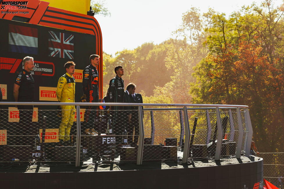 Charles Leclerc (Ferrari), Max Verstappen (Red Bull) und George Russell (Mercedes) 