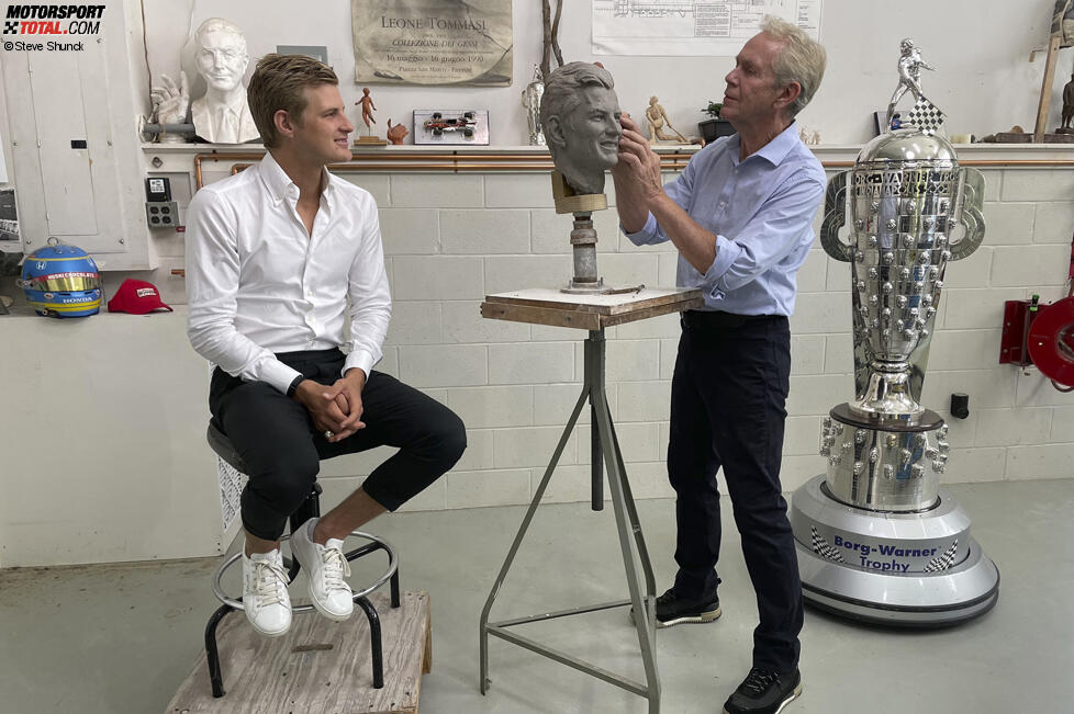 Marcus Ericsson und Bildhauer William Behrends