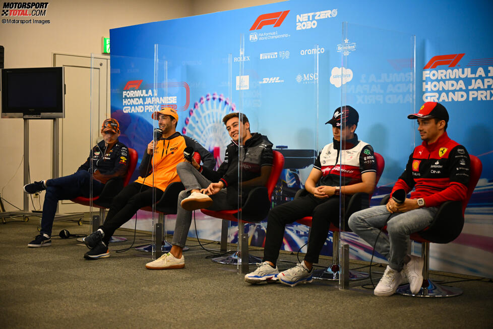 Guanyu Zhou (Alfa Romeo), Max Verstappen (Red Bull), Daniel Ricciardo (McLaren), George Russell (Mercedes) und Charles Leclerc (Ferrari) 
