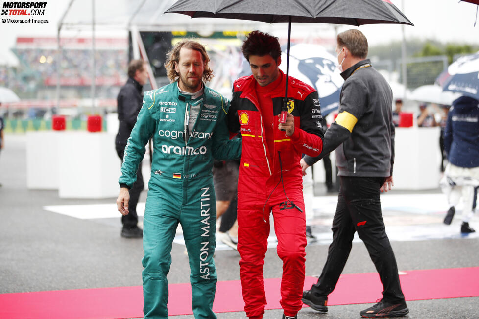 Sebastian Vettel (Aston Martin) und Carlos Sainz (Ferrari) 