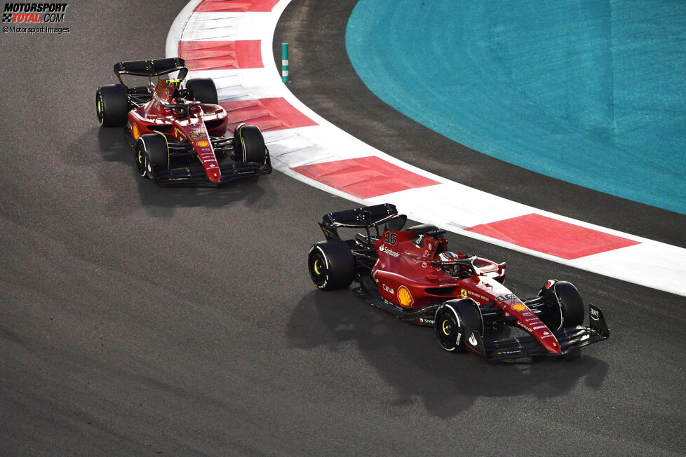 Charles Leclerc (Ferrari), Carlos Sainz (Ferrari) und James Sutton 