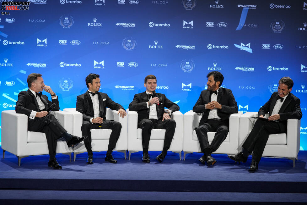 Christian Horner, Sergio Perez, Max Verstappen (alle Red Bull), Mohammed bin Sulayem (FIA-Präsident) und Moderator Tom Clarkson