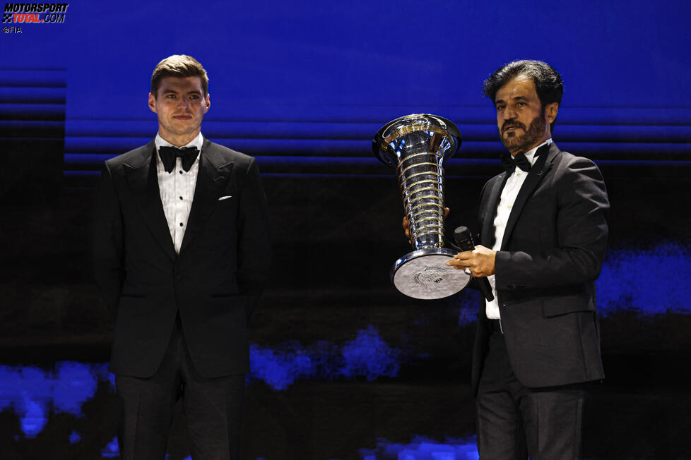 Max Verstappen (Red Bull) und Mohammed bin Sulayem (FIA)