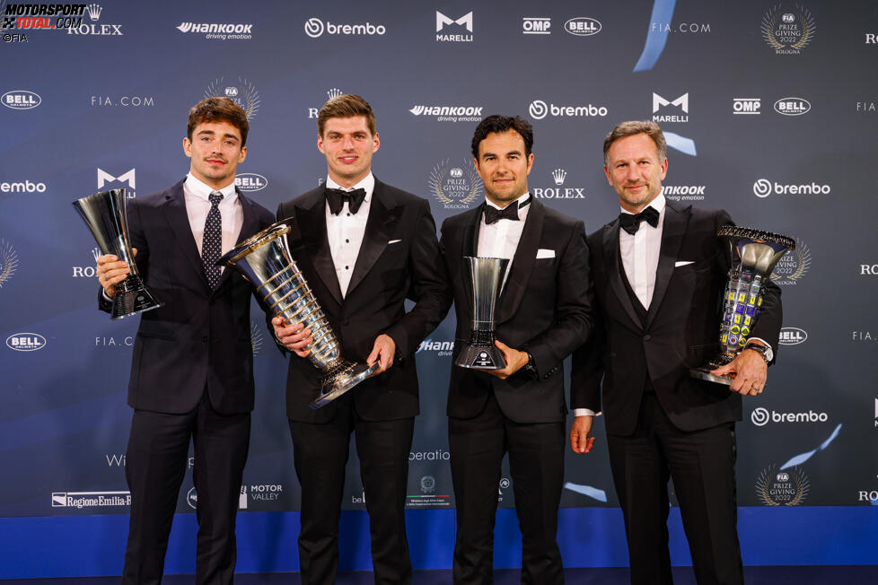 Charles Leclerc (Ferrari), Max Verstappen, Sergio Perez und Christian Horner (Red Bull) 