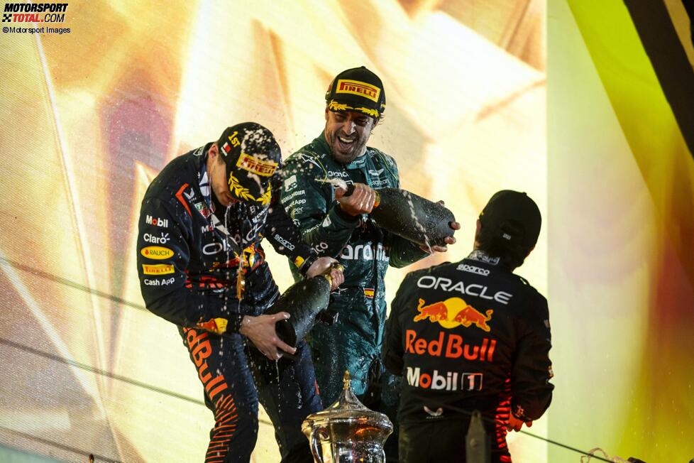 Max Verstappen (Red Bull), Fernando Alonso (Aston Martin) und Sergio Perez (Red Bull) 