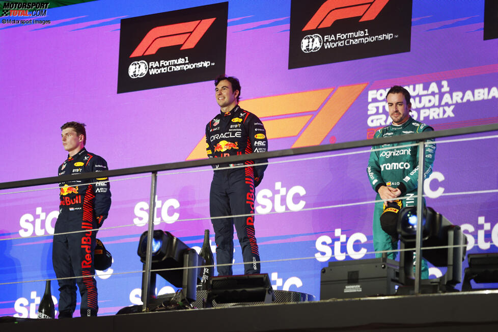 Max Verstappen (Red Bull), Sergio Perez (Red Bull) und Fernando Alonso (Aston Martin) 