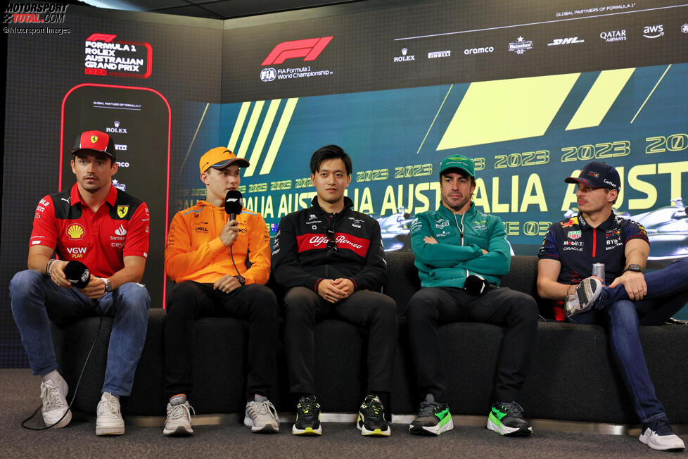 Guanyu Zhou (Alfa Romeo), Charles Leclerc (Ferrari), Oscar Piastri (McLaren), Fernando Alonso (Aston Martin) und Max Verstappen (Red Bull) 