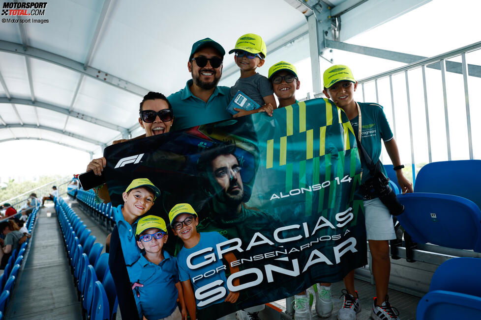 Fans von Fernando Alonso (Aston Martin) 