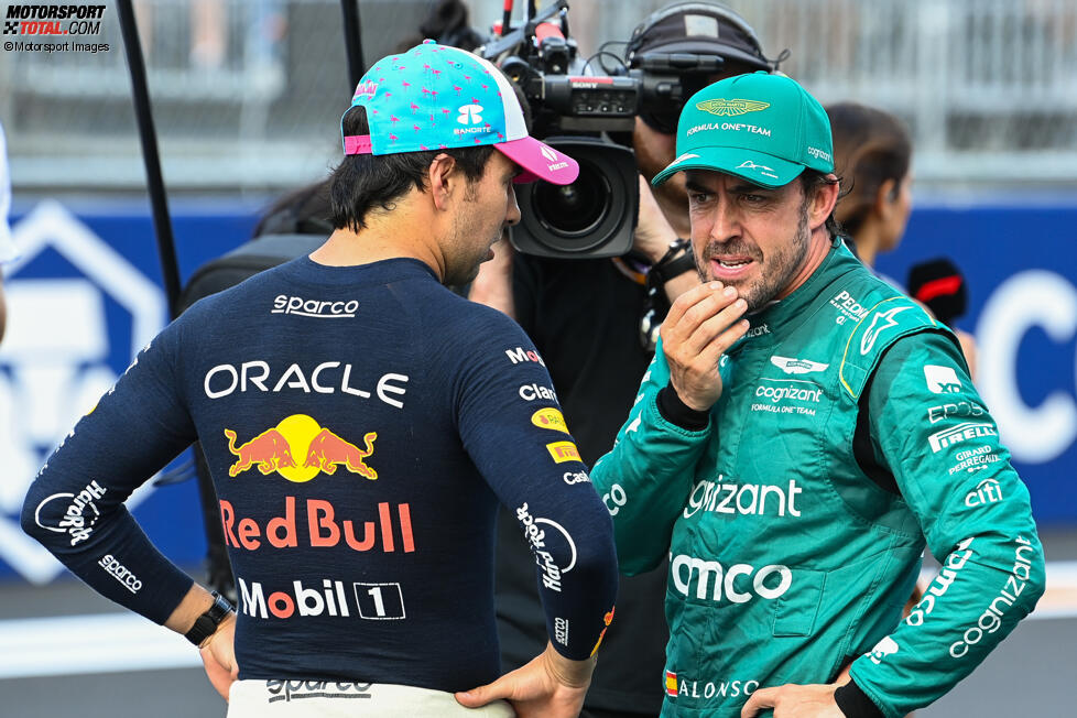 Sergio Perez (Red Bull) und Fernando Alonso (Aston Martin) 
