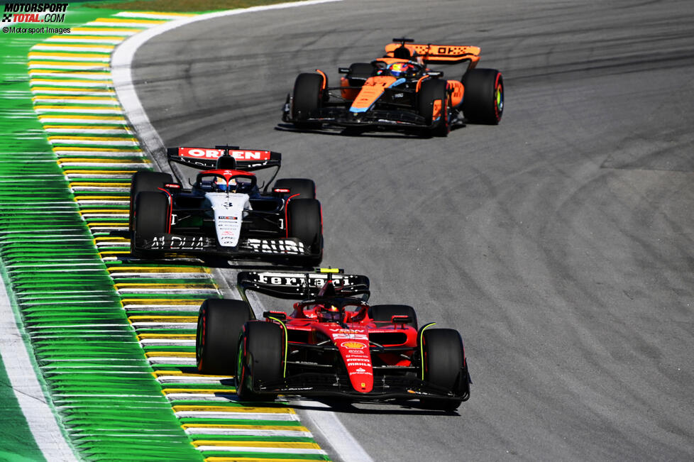 Carlos Sainz (Ferrari), Daniel Ricciardo (AlphaTauri) und Oscar Piastri (McLaren) 