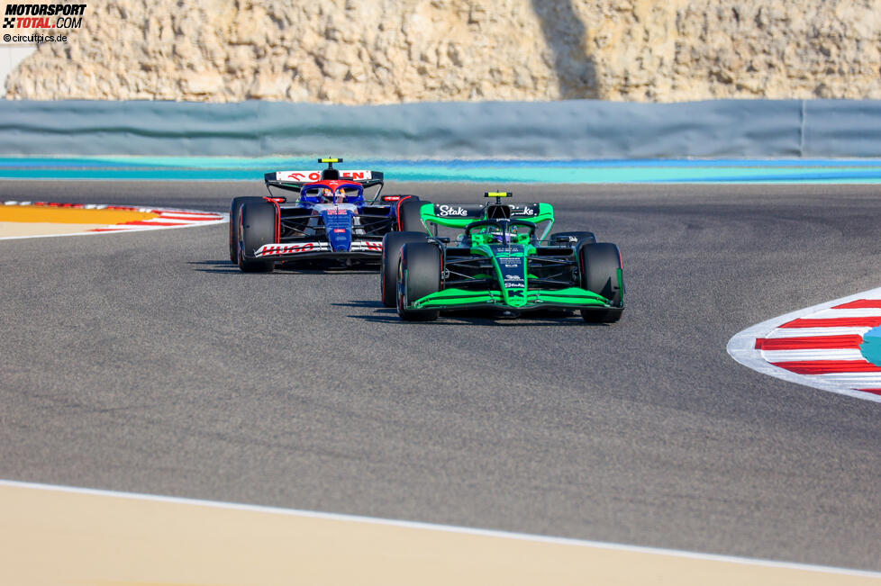 Guanyu Zhou (Sauber) und Yuki Tsunoda (Racing Bulls) 