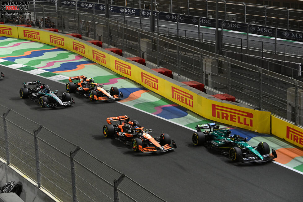 Fernando Alonso (Aston Martin), Oscar Piastri (McLaren), Lando Norris (McLaren) und George Russell (Mercedes) 