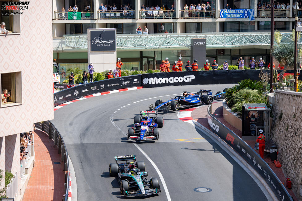 Alexander Albon (Williams) und Yuki Tsunoda (Racing Bulls) 
