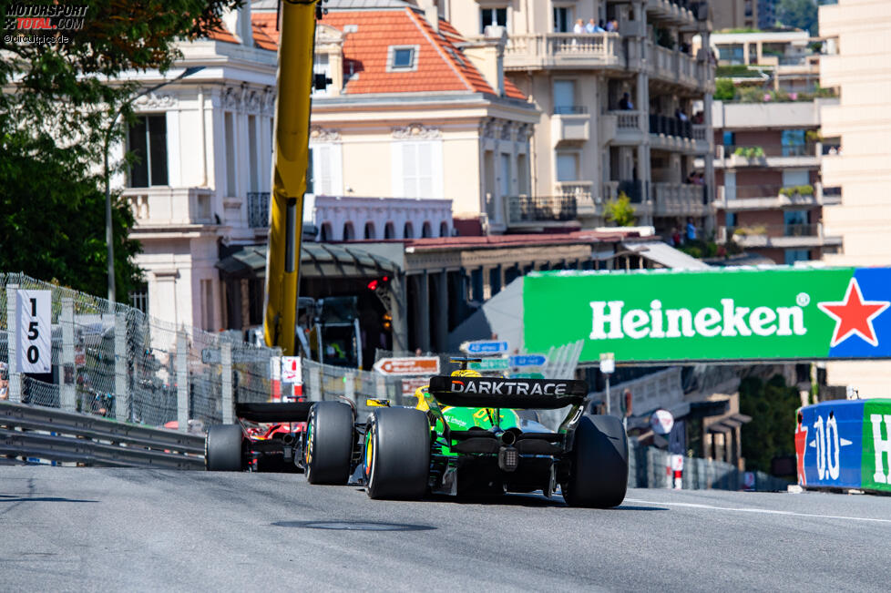 Charles Leclerc (Ferrari) und Oscar Piastri (McLaren) 