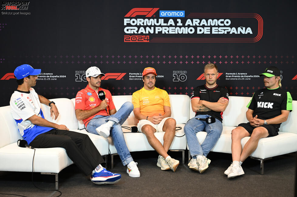 Daniel Ricciardo (Racing Bulls), Carlos Sainz (Ferrari), Fernando Alonso (Aston Martin), Kevin Magnussen (Haas) und Valtteri Bottas (Sauber) 