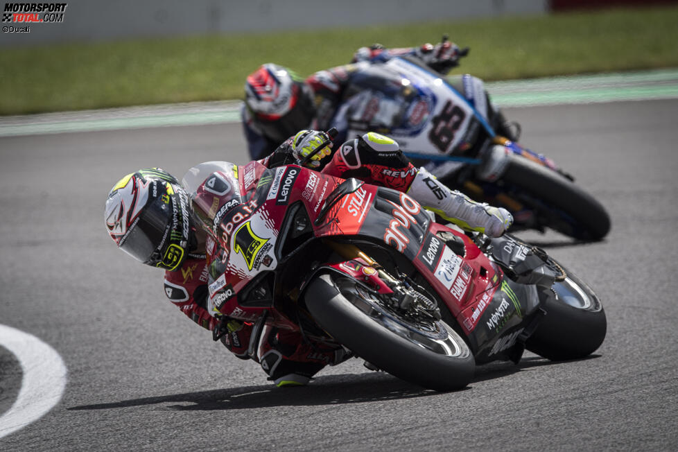 Alvaro Bautista vor Jonathan Rea