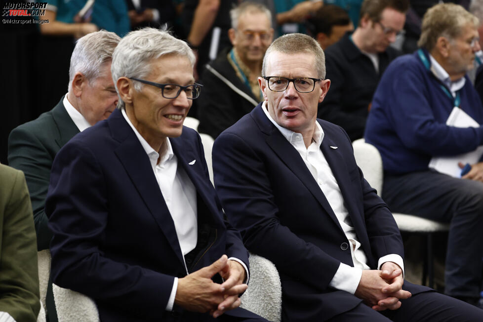 Teamchef Mike Krack und der künftige Geschäftsführer Andy Cowell (Aston Martin) 