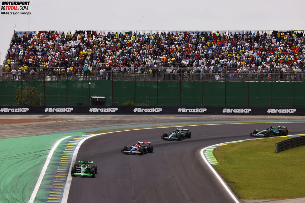 Valtteri Bottas (Sauber), Yuki Tsunoda (Racing Bulls), Fernando Alonso (Aston Martin) und Lance Stroll (Aston Martin) 
