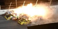 Fotostrecke: Daytona 500 2021: Feuerunfall in der Schlussrunde