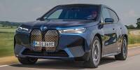 Fotostrecke: BMW iX xDrive50 in Dunkelblau (2021)