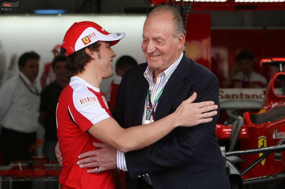 König Juan Carlos von Spanien kommt normalerweise nur nach Barcelona, aber das erste Rennen seines Landsmannes Fernando Alonso in Ferrari-Rot konnte er sich natürlich nicht entgehen lassen! Juan Carlos wünschte Alonso alles Gute und nahm ihn herzlich in den Arm - anscheinend ein gutes Omen: 