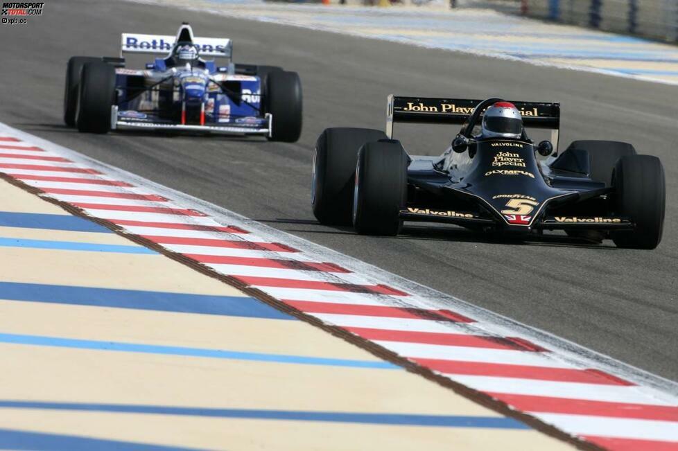 Mario Andretti im 78er-Lotus vor Damon Hill im 96er-Williams - ein seltenes Rennen! Zustande kam dieser Schnappschuss ebenfalls im Zuge des Weltmeister-Specials. Denn die 18 Herren stellten sich nicht nur für ein Gruppenfoto auf, sondern drehten dann auch ein paar Runden mit ihren Weltmeisterautos. Keke Rosberg meinte anschließend: 