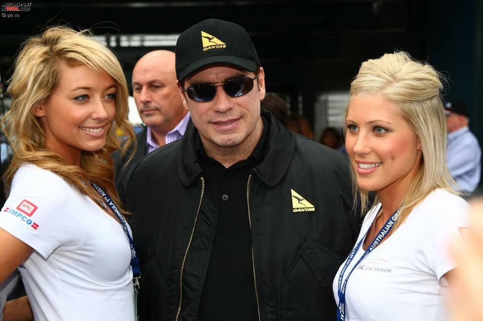 ... dachte sich wohl auch Hollywood-Superstar John Travolta und freundete sich gleich mit zwei blonden Bunnys an. Der 