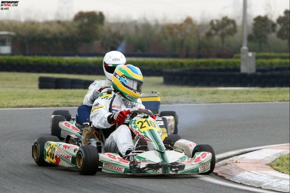 Einen Senna im Kart, das kennen wir doch. HRT-Pilot Bruno hat seinen unvergessenen Onkel Ayrton, der 1994 in Imola verstorben ist, schon früher versägt. 