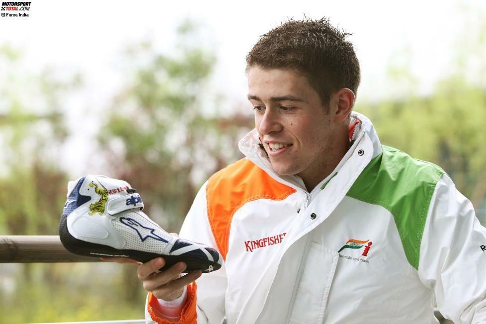DTM-Leihgabe Paul di Resta durfte am Freitagmorgen wieder anstelle von Vitantonio Liuzzi für Force India trainieren - und zwar mit neuen Schuhen. Die schenkte ihm sein Team zum 24. Geburtstag. Wir finden: Es hat schon kreativere Geschenke gegeben...