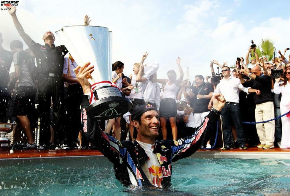 Ihm war der ganze VIP-Faktor ganz egal, spätestens nach dem Rennen: Mark Webber holte seinen ersten Sieg in Monte Carlo und feierte anschließend ausgelassen im Swimmingpool auf Red Bulls Energy-Station. Er und sein Pokal waren die Ersten im Wasser, danach folgte das ganze Team.