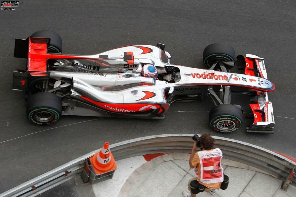So nahe wie in Monte Carlo kommen die Fotografen sonst nie an die Autos heran. Im Bild Jenson Button.