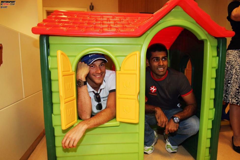 Ein Herz für Kinder I: Die HRT-Rookies Bruno Senna und Karun Chandhok besuchten am Donnerstag die Kinderstation des Anadolu-Sağlık-Merkezi-Krankenhauses - und wurden dabei selbst zu Kindern!
