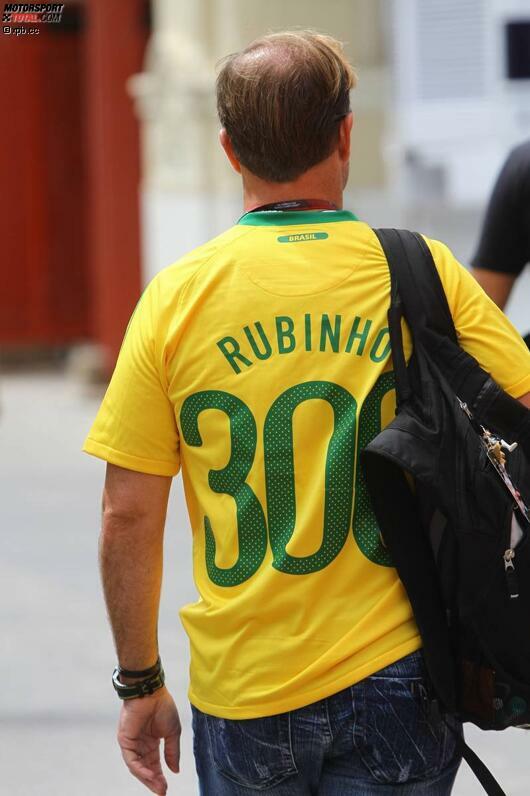 Die Formel 1 im Fußballfieber: Robinho hat bei der WM zwar noch nicht für die Brasilianer getroffen, dafür erzielte Rubinho in Valencia als Fünfter sein bestes Saisonergebnis! Die Rückennummer 300 steht für die Anzahl an Grands Prix, die er noch schaffen möchte. 296 hat er schon.