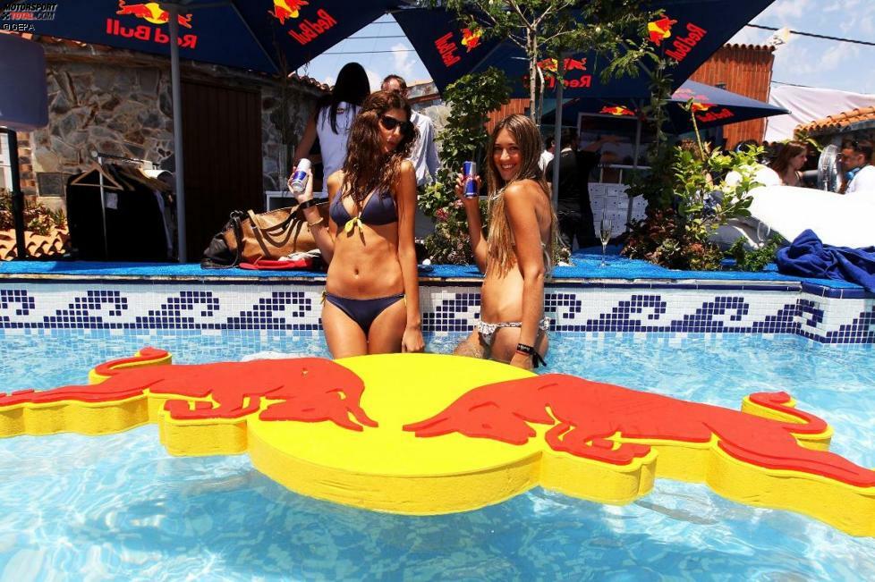 Red Bull baute natürlich wieder die Energy-Station samt Pool auf. Der erfreute sich vor allem bei den Girls allergrößter Beliebtheit.