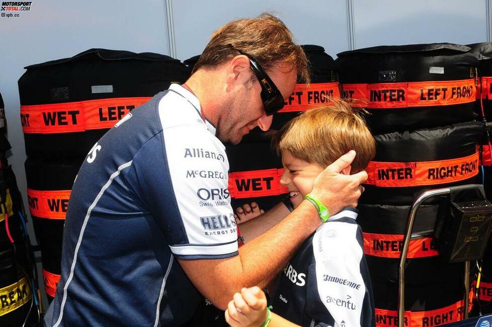 Ganz der Familienmensch: Rubens Barrichello holte sich von seinem Sohn letzte Glückwünsche für das Heimrennen ab. Dennoch reichte es nicht für WM-Punkte.
