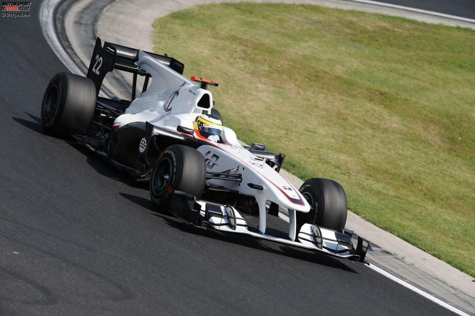 Nur ein Jahr später zieht BMW den Stecker. Mit einem monumentalen Kraftakt gelingt es Peter Sauber, das Team Anfang 2010 vor dem Untergang zu bewahren.